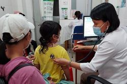 Nhiều dịch bệnh bủa vây trẻ nhỏ