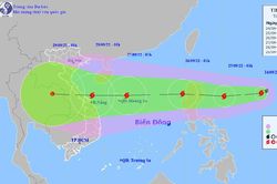 Biển Đông sắp đón bão cấp 11, miền Trung mưa xối xả