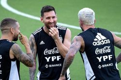 Argentina được dự đoán vô địch World Cup 2022; Tuyển Anh rớt hạng sau trận thua Italy