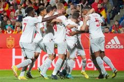 Tây Ban Nha 1-2 Thụy Sĩ: Sao Man City tỏa sáng, Thụy Sĩ gây sốc trước Tây Ban Nha