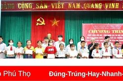Trao 215 suất quà cho giáo viên, học sinh có thành tích xuất sắc
