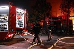Quán 'hát cho nhau nghe' bùng lửa, thiêu rụi nhiều nhà, kiot lân cận