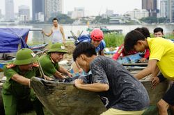 Lực lượng Công an 'chạy đua' với thời gian chống bão Noru