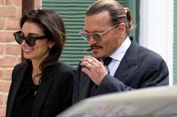 Johnny Depp có thực sự đang hẹn hò tình mới sau 'vết thương' Amber Heard?