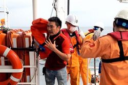Kịp thời ứng cứu 14 thuyền viên gặp nạn trước mũi bão Noru