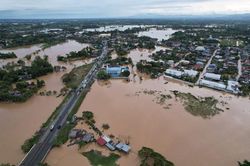 Siêu bão Noru tiếp tục 'quét' Philippines, gây ngập lụt nhiều nơi