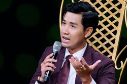 MC Nguyên Khang bật mí được khán giả 'hối lộ' cả mắm tôm, bún, chả cá khi làm giám khảo