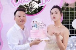 Phương Oanh bất ngờ xóa ảnh chụp chung với Shark Bình trên trang cá nhân, chuyện gì đang xảy ra?
