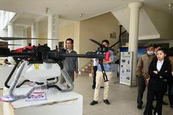 Trưng bày vật tư máy móc phục vụ nông nghiệp công nghệ cao