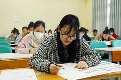 Hơn 150 thí sinh thi năng lực tiếng Hàn tại Trường Đại học Đà Lạt