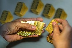 Vàng SJC giữ mức cao quanh 66,6 triệu đồng/lượng, bất chấp đà lao dốc của thế giới