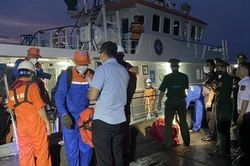 Cứu nạn 14 thuyền viên tàu hàng bị hỏng máy trên biển