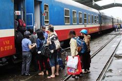 Tạm dừng chạy tàu khách Thống Nhất tránh siêu bão Noru