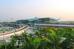 Đóng cửa 5 sân bay ở miền Trung, hủy hàng loạt chuyến bay đi/đến vùng tâm bão số 4
