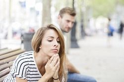 Stress có thể khiến bạn để tâm hơn tới thói quen xấu của bạn đời