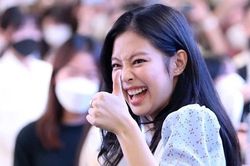 Jennie Blackpink rưng rưng nước mắt vì lời này của Blink ở fansign