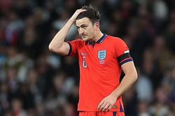 Maguire lại trở thành đề tài bàn tán sau sai lầm ở trận hòa Đức