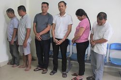 Sới bạc bên trong quán karaoke, chủ quán thủ sẵn vũ khí 'nóng'