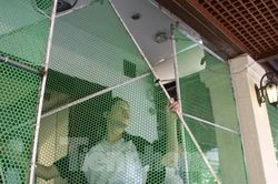 Hàng quán đóng cửa trước 12h trưa, người dân hối hả chằng chống nhà cửa
