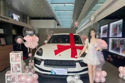 Khoe xe Porsche mới mua lên mạng, cô gái bị tố làm gái mại dâm và cái kết