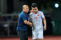 BLV Quang Tùng: Quang Hải về đá AFF Cup, cơ hội ở Pau chấm dứt