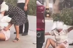 Cô gái gào khóc, ôm bánh xe ô tô vì không được lấy chồng xa