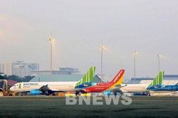 Hàng loạt chuyến bay bị hủy do ảnh hưởng của bão Noru
