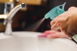 6 công dụng làm sạch của giấm trắng