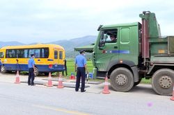 Mạnh tay xử lý xe quá khổ, quá tải, xe cơi nới