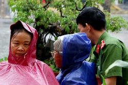 Ở nơi trú bão Noru, nghe các cụ bà nói chuyện thường xuyên 'bỏ nhà chạy bão'