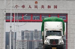 Rau quả nhập từ Trung Quốc tăng 74%