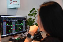 Nhà đầu tư Việt mất 74 tỷ USD vì chứng khoán