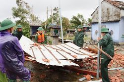 Trên 3.000 chiến sĩ Thừa Thiên - Huế giúp dân khắc phục hậu quả bão số 4