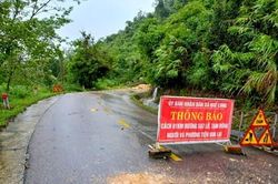 Cảnh báo tắc đường do ngập nước, sạt lở sau bão số 4