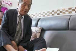 Thầy giáo viết chữ bằng chân Nguyễn Ngọc Ký qua đời