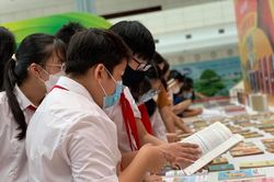 Sách giáo khoa mới sẽ được tinh giản để giảm giá thành