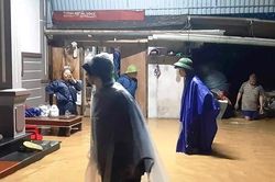 Mưa lớn, Hà Tĩnh di dời khẩn cấp nhiều hộ dân trong đêm