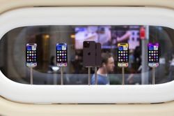 iPhone 14 'ế', Apple giảm sản lượng