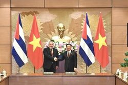 Chủ tịch Quốc hội Vương Đình Huệ hội kiến Thủ tướng Cộng hòa Cuba Manuel Marrero Cruz