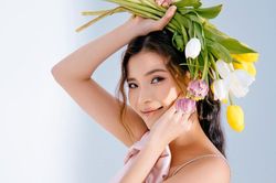 Bị chê 'kinh nghiệm non' khi đứng trên sân khấu kịch, Thúy Diễm đáp trả đầy khéo léo
