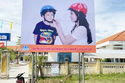 Phản hồi: Đã thay pa nô tuyên truyền mới