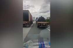 Hai xe container 50R 034.03 và 29R 001.36 dàn hàng ngang trên đường gây phẫn nộ