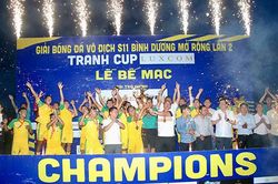 Cựu tuyển thủ Việt Nam tỏa sáng rực rỡ sau giải nghệ