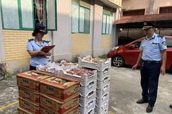 Ngăn phương tiện vận chuyển gần 2 tạ hoa quả nhập lậu