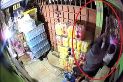 Clip: Chủ tiệm tạp hóa mai phục, 'tóm' tại tận tên trộm nước ngọt khiến dân mạng cười ngất