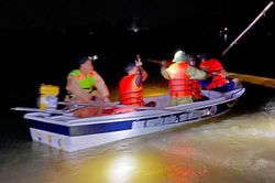 Tìm thấy thi thể 2 vợ chồng bị lũ cuốn trôi khi đi khám bệnh trở về