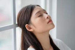 Chồng nói ra nguồn tiền để xây nhà khiến tôi muốn ngã quỵ