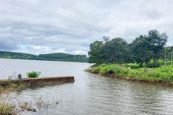 Vỡ đập tràn ngăn chia 2 hồ của Biển Hồ