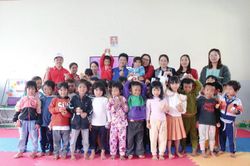 Ước Mơ Hồng mang yêu thương đến với trẻ em nghèo vùng sâu