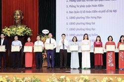 Hoàn Kiếm (Hà Nội): Tôn vinh và trao tặng danh hiệu 'Người tốt, việc tốt' cho 430 cá nhân tiêu biểu